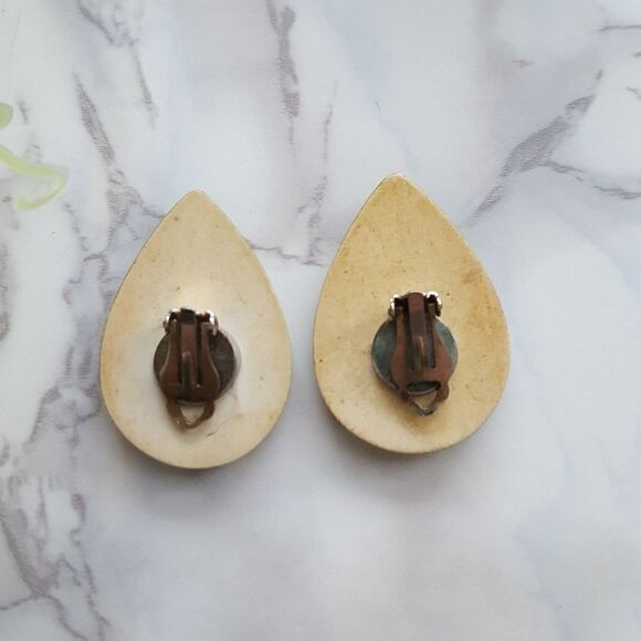 Vintage Wooden Tear Drop Clip On Earrings - Picture 4 of 4